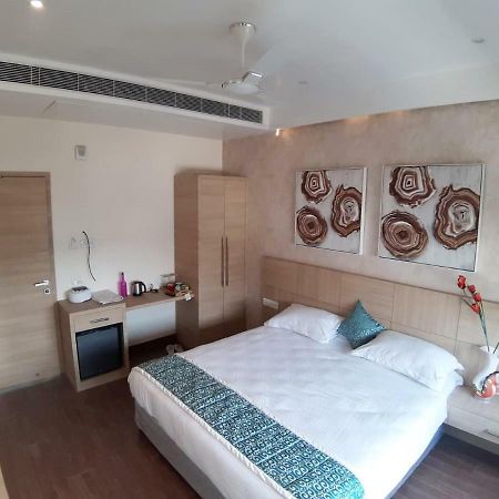 Acco Grand Hotel Лакхнау Экстерьер фото