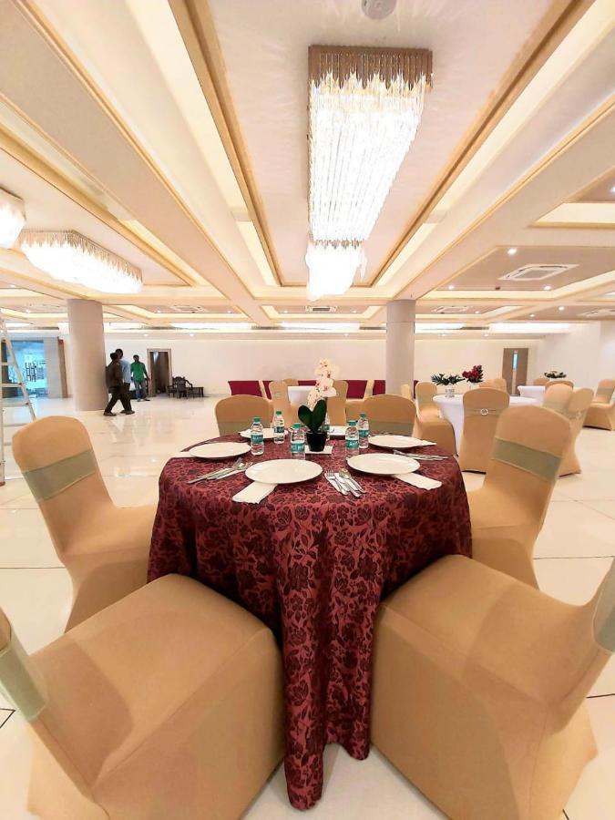 Acco Grand Hotel Лакхнау Экстерьер фото